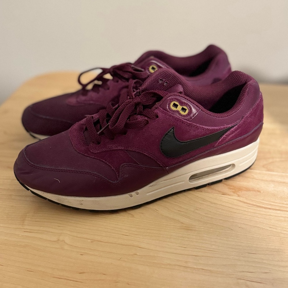 Nike Air Max 1 desert moss size 10